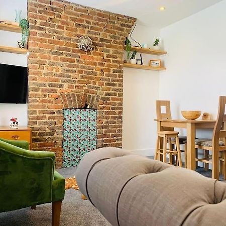 Funky 2 Bedroom Apartment In Town Centre Hastings Dış mekan fotoğraf
