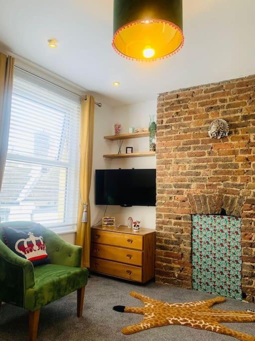 Funky 2 Bedroom Apartment In Town Centre Hastings Dış mekan fotoğraf