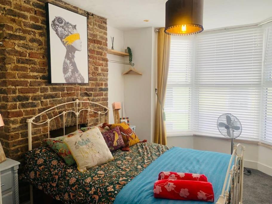 Funky 2 Bedroom Apartment In Town Centre Hastings Dış mekan fotoğraf